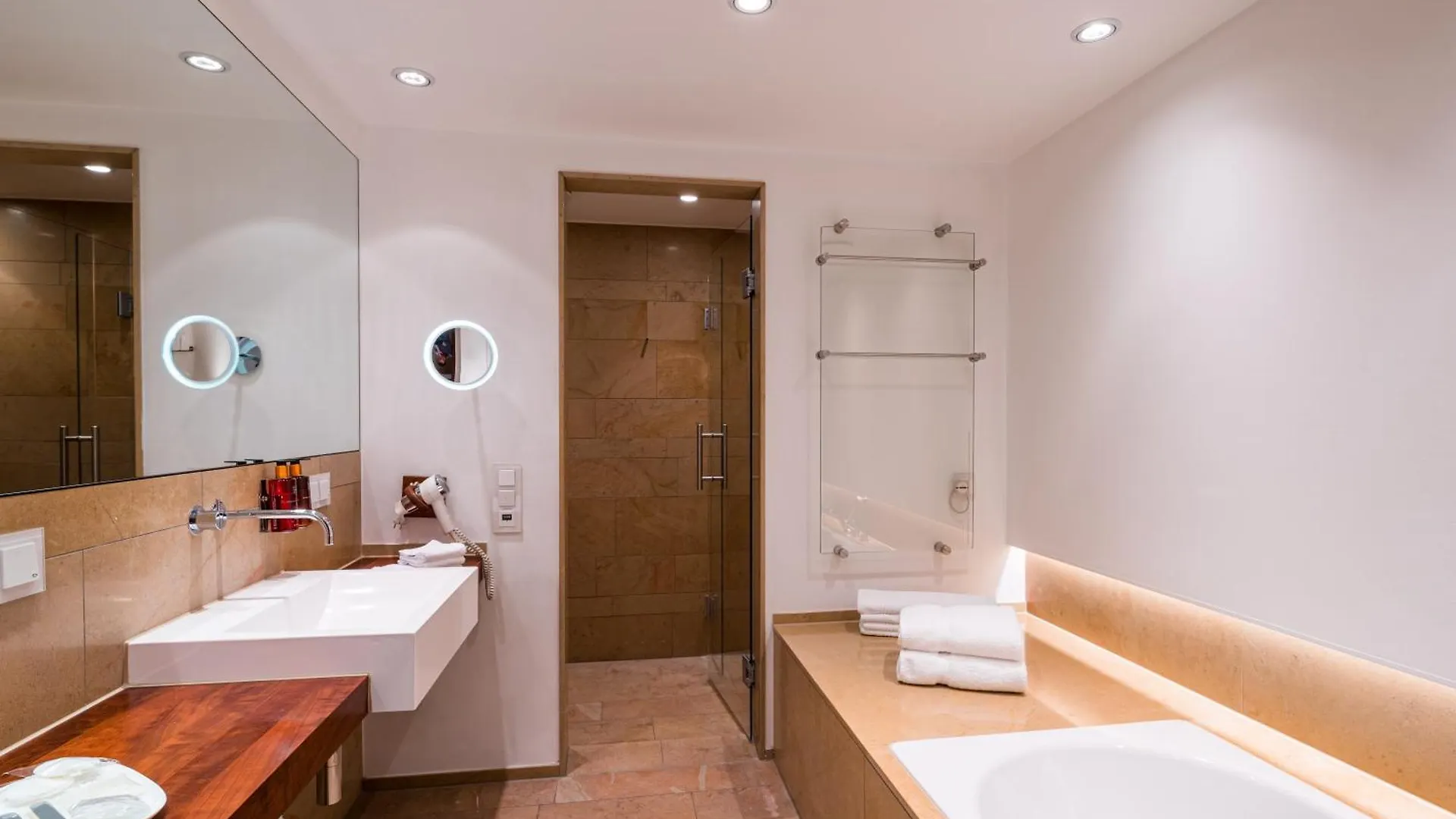 ***** Hotel Neumuehle Resort & Spa Hammelburg Duitsland